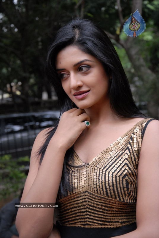 Vimala Raman Stills - 23 / 36 photos