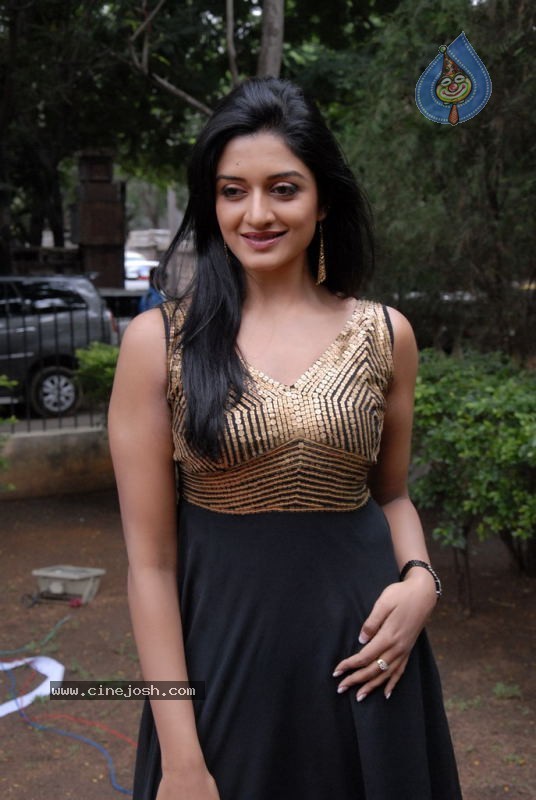 Vimala Raman Stills - 25 / 36 photos