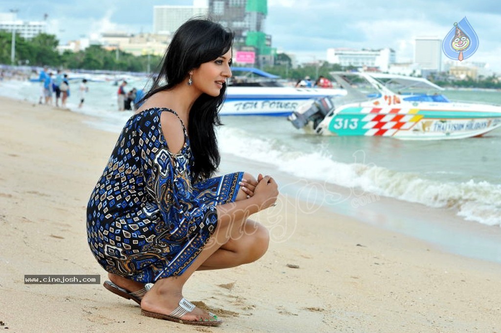 Vimala Raman Stills - 8 / 61 photos