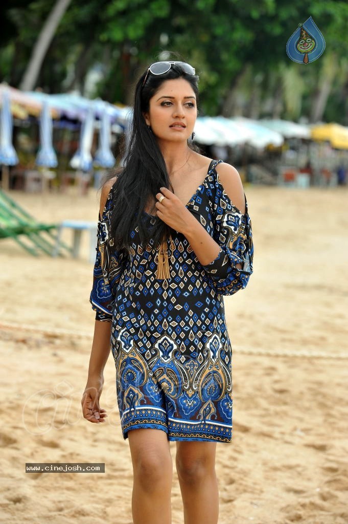 Vimala Raman Stills - 21 / 61 photos