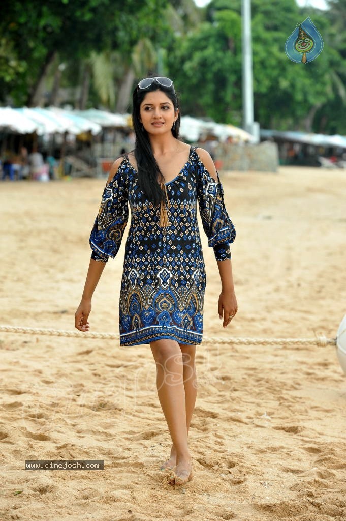 Vimala Raman Stills - 49 / 61 photos