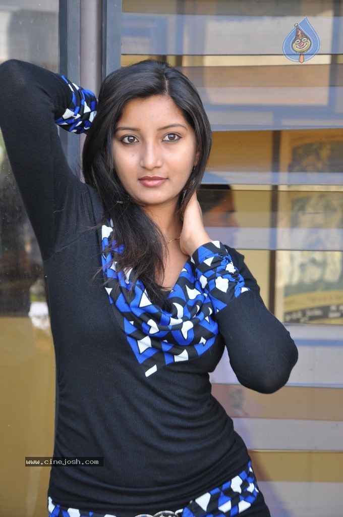 Vinisha Naidu Stills - 5 / 31 photos