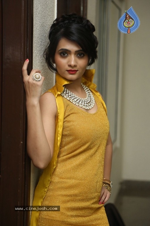 Vishakha New Pics - 32 / 36 photos