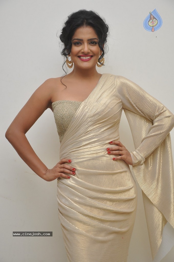 Vishakha Singh Hot Stills - 91 / 152 photos