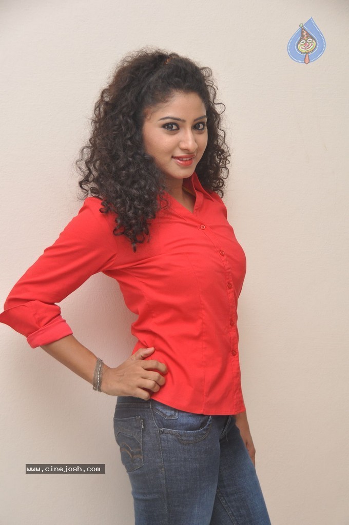 Vishnu Priya Gallery - 31 / 48 photos