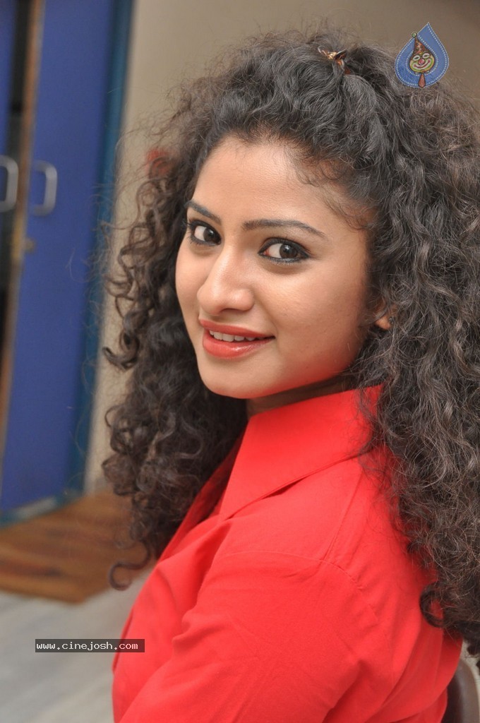 Vishnu Priya Gallery - 33 / 48 photos