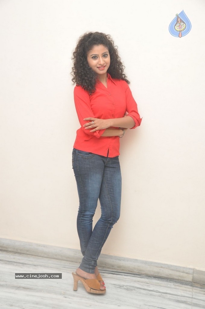 Vishnu Priya Gallery - 35 / 48 photos