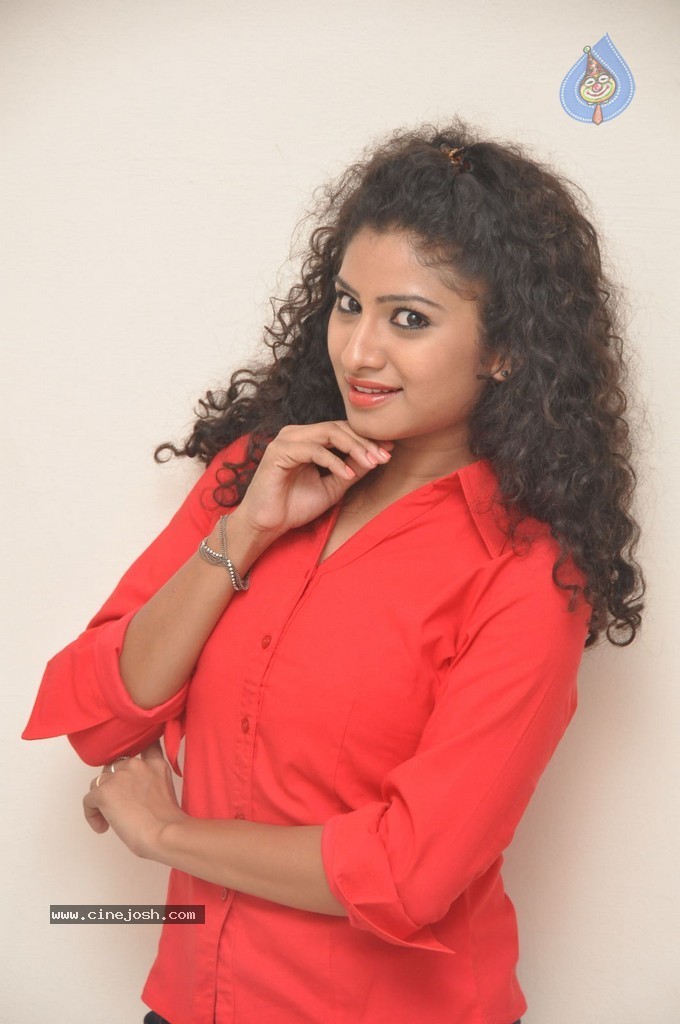 Vishnu Priya Gallery - 37 / 48 photos