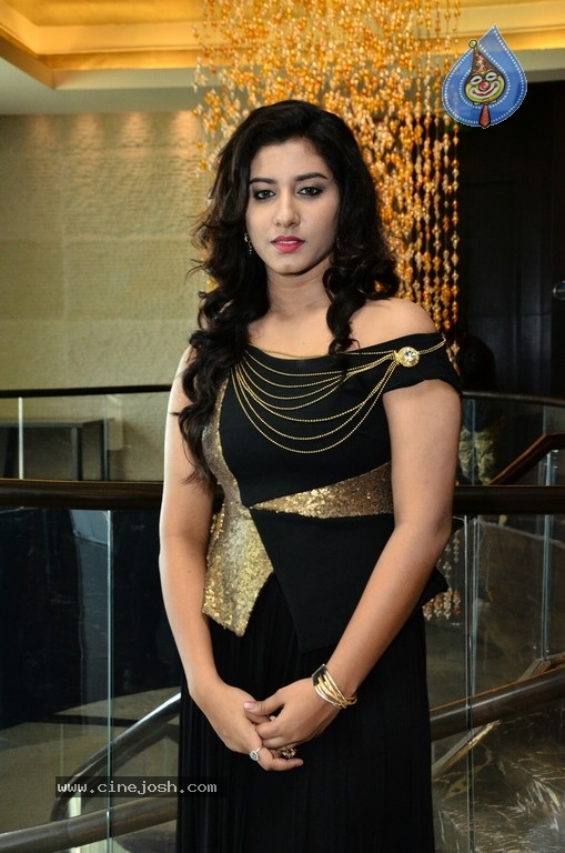 Vishnu Priya Gallery - 1 / 20 photos