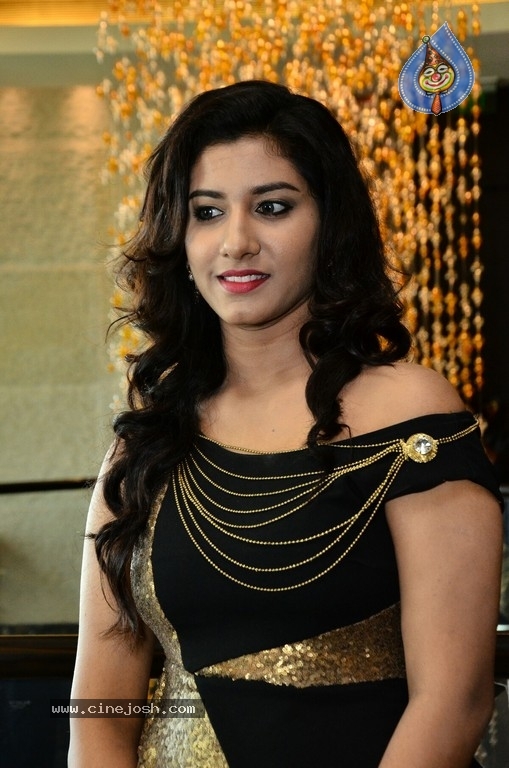 Vishnu Priya Gallery - 4 / 20 photos