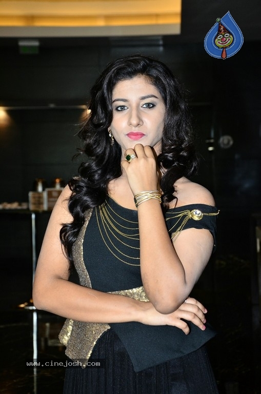 Vishnu Priya Gallery - 5 / 20 photos