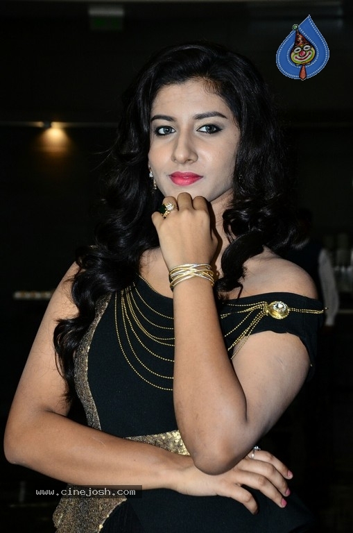 Vishnu Priya Gallery - 9 / 20 photos