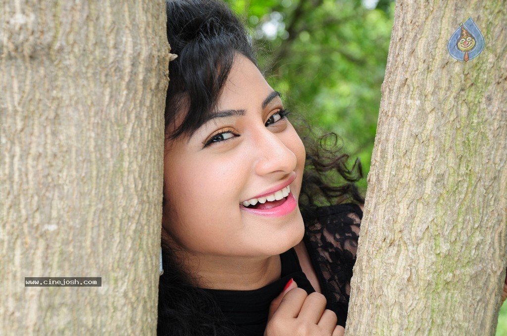 Vishnu Priya Images - 27 / 75 photos