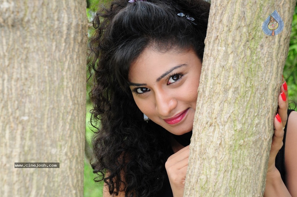 Vishnu Priya Images - 38 / 75 photos