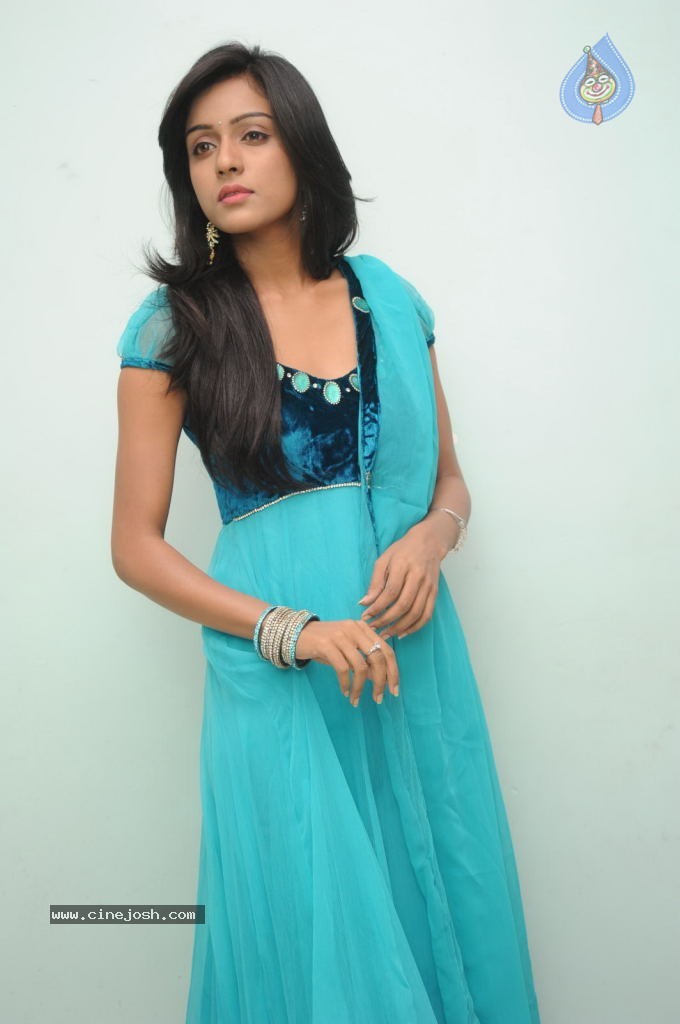 Vithika Gallery - 1 / 42 photos