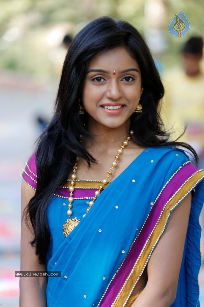 Vithika Latest Stills - 26 / 54 photos