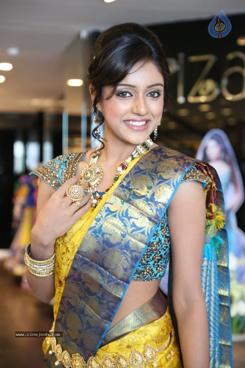 Vithika New Photos - 28 / 80 photos