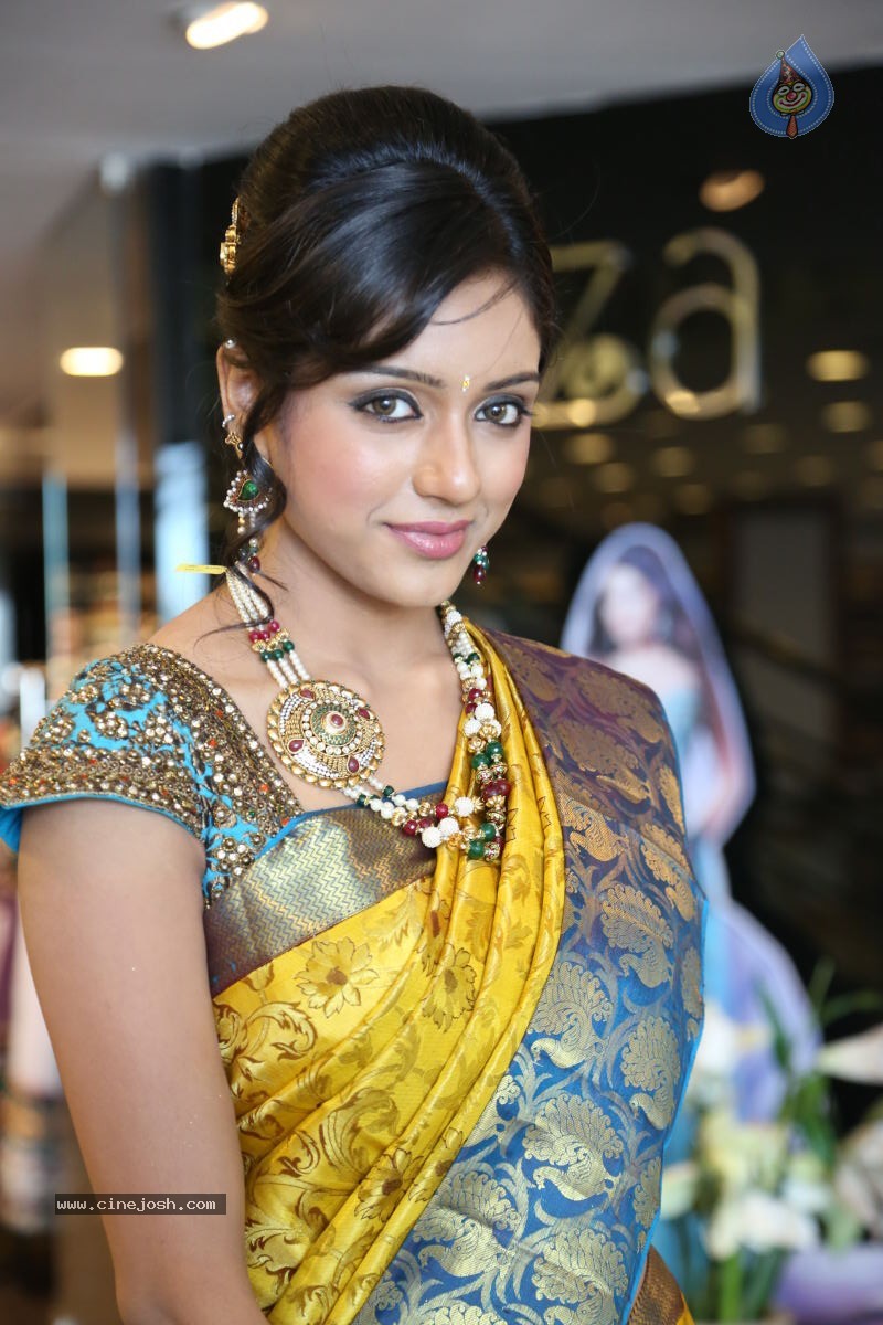 Vithika New Photos - 41 / 80 photos