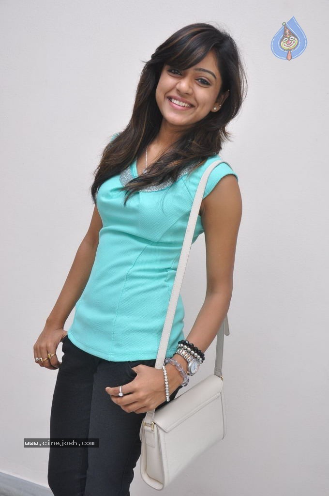 Vithika Sheru Gallery - 25 / 56 photos