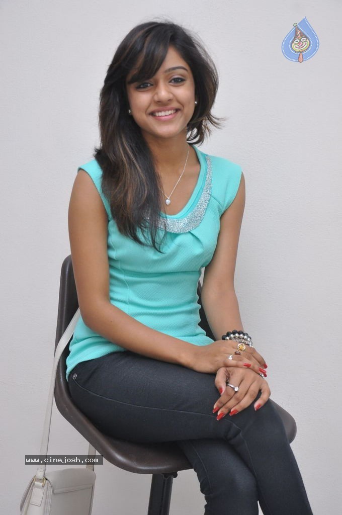 Vithika Sheru Gallery - 31 / 56 photos