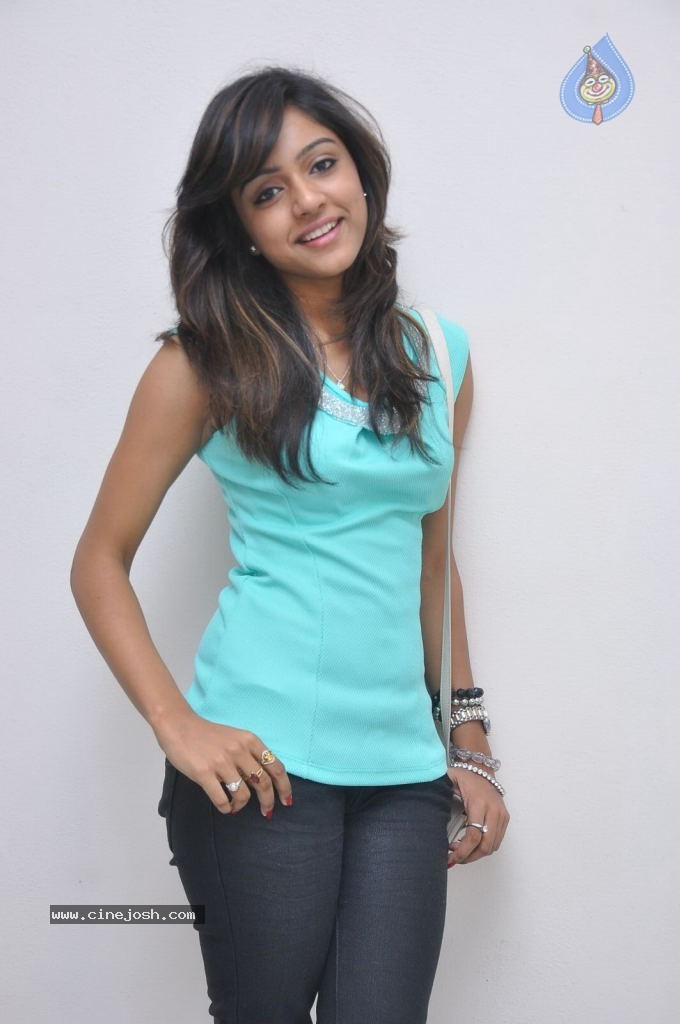 Vithika Sheru Gallery - 39 / 56 photos