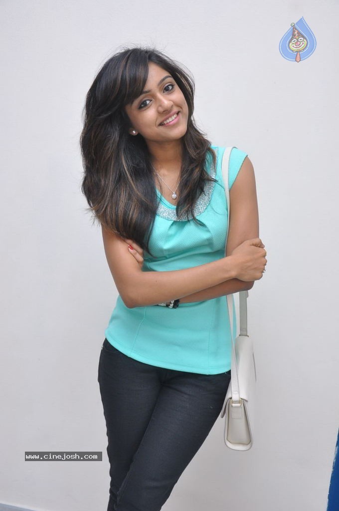 Vithika Sheru Gallery - 55 / 56 photos