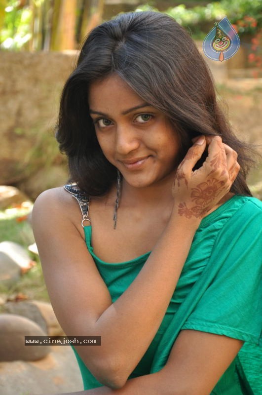 Vithika Stills - 30 / 83 photos