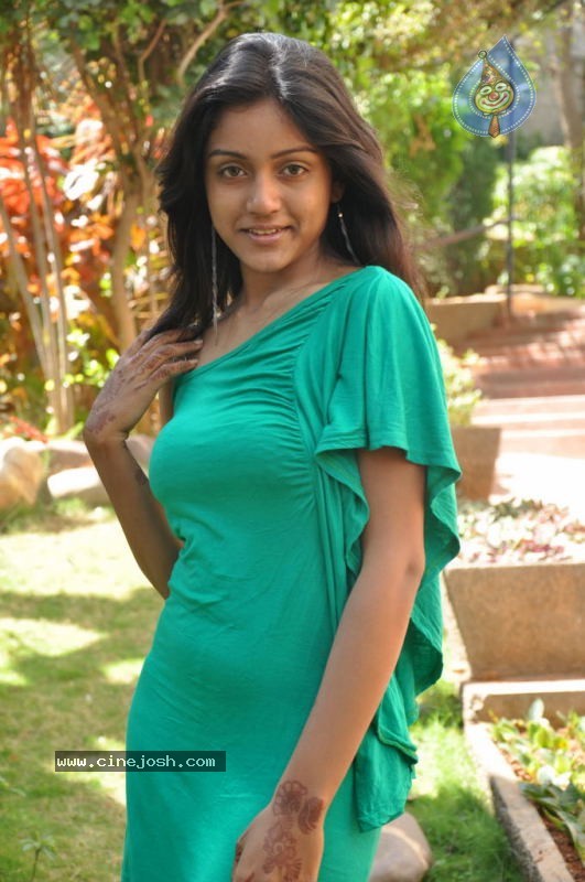 Vithika Stills - 32 / 83 photos