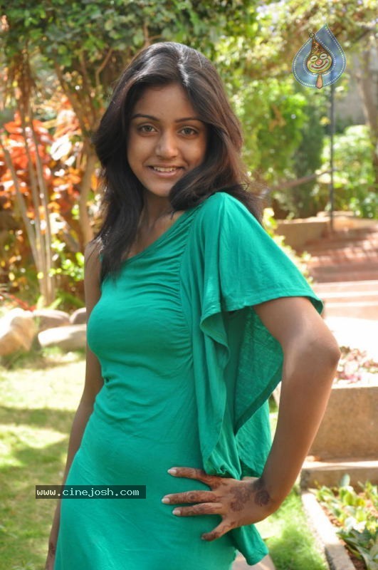 Vithika Stills - 35 / 83 photos