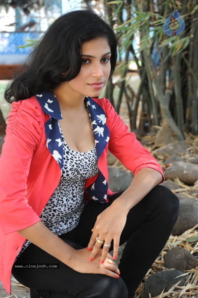 Vrushali Hot Photos - 6 / 67 photos