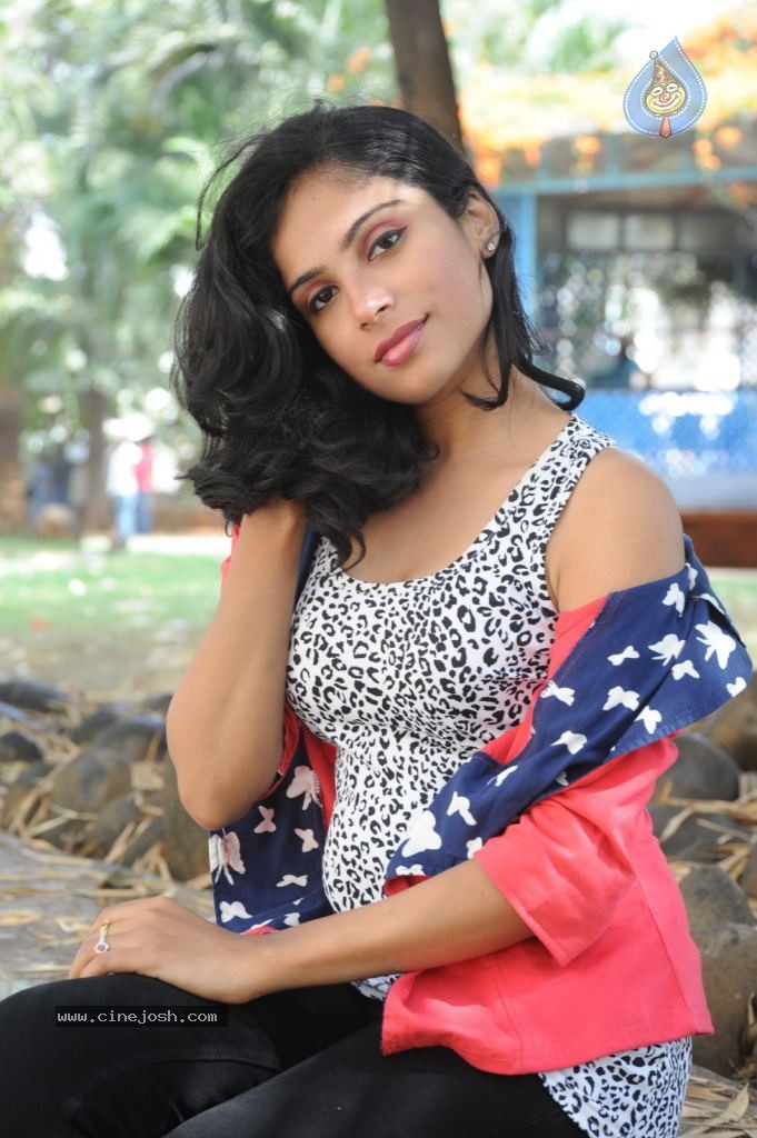 Vrushali Hot Photos - 26 / 67 photos