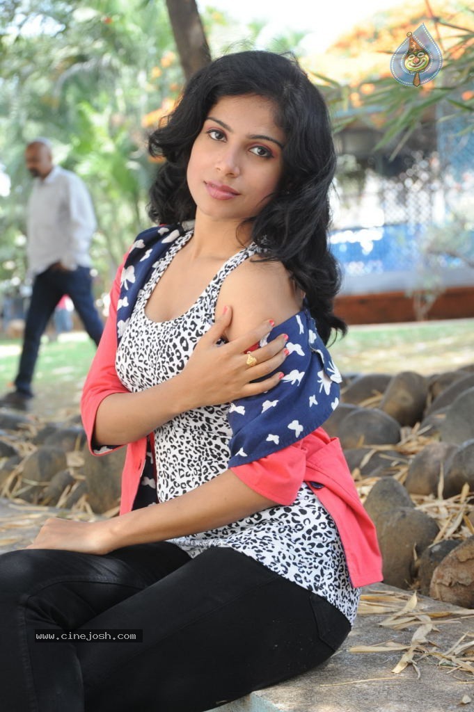 Vrushali Hot Photos - 55 / 67 photos