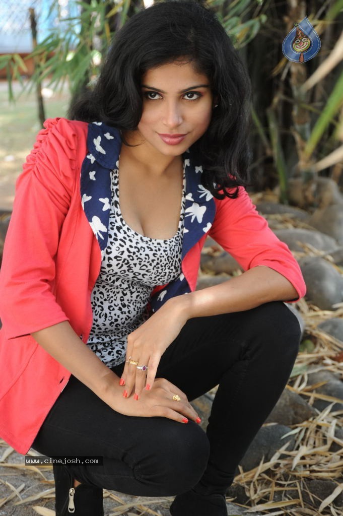 Vrushali Hot Photos - 63 / 67 photos