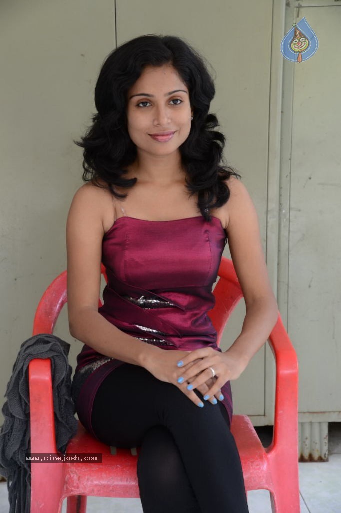 Vrushali New Stills - 27 / 114 photos