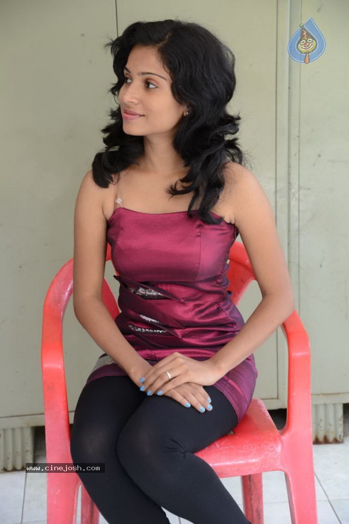 Vrushali New Stills - 38 / 114 photos