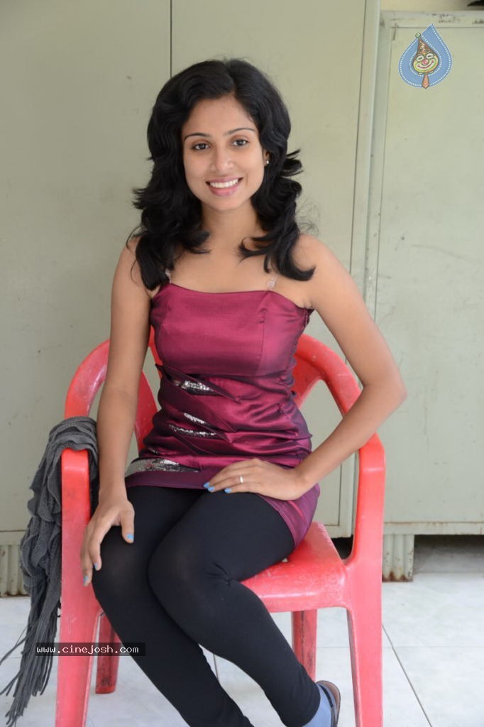 Vrushali New Stills - 52 / 114 photos