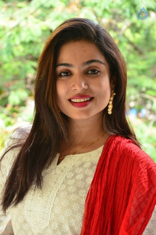 Vrushali New Stills - 10 / 20 photos