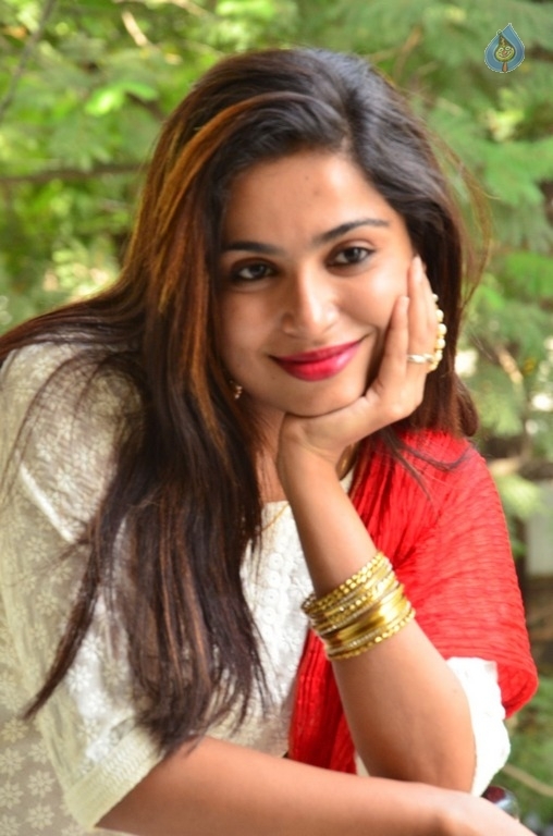 Vrushali New Stills - 14 / 20 photos