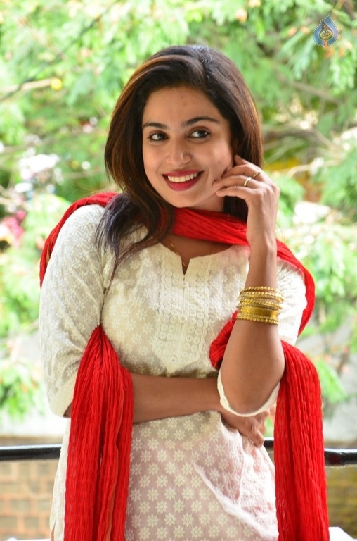 Vrushali New Stills - 17 / 20 photos