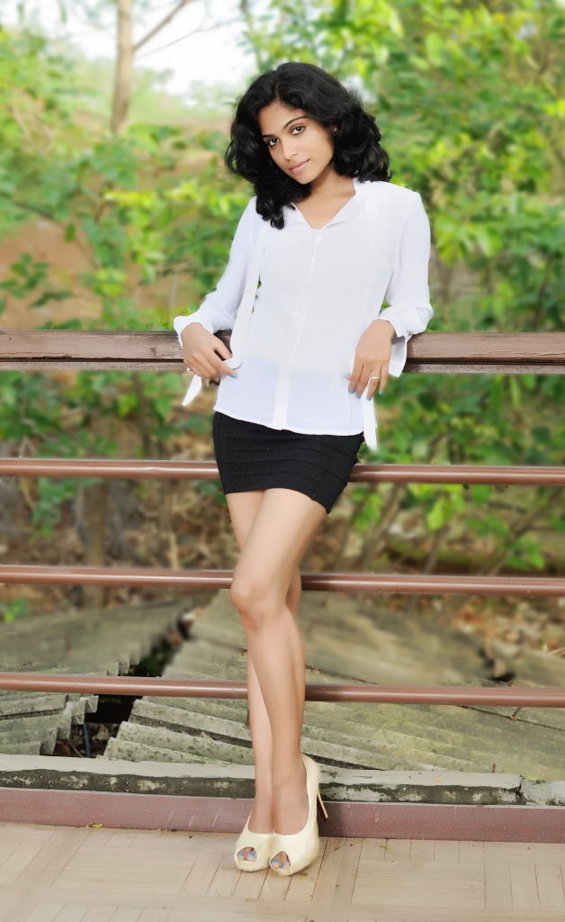 Vrushali Stills - 12 / 17 photos