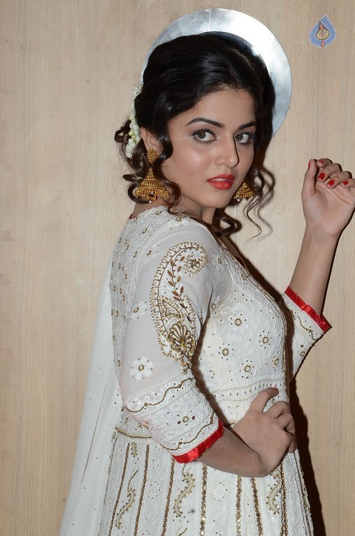 Wamiqa Gabbi Pics - 9 / 40 photos