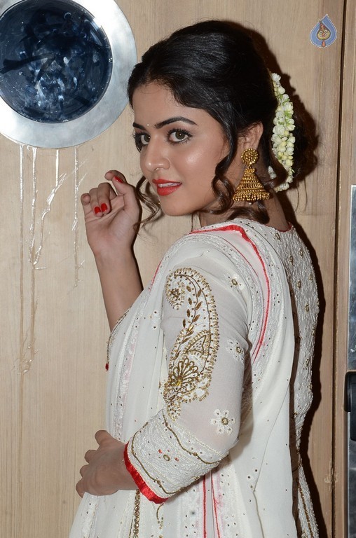 Wamiqa Gabbi Pics - 23 / 40 photos