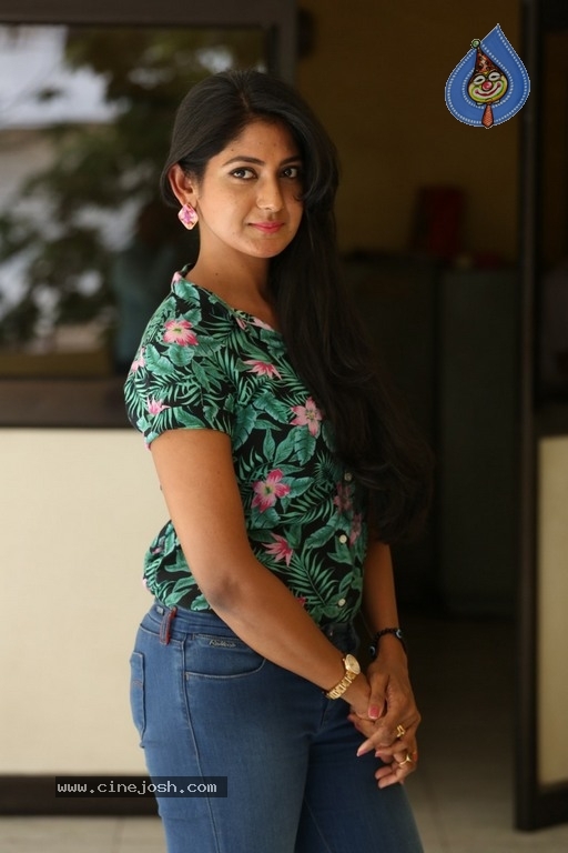 Yagna Shetty Photos - 10 / 21 photos