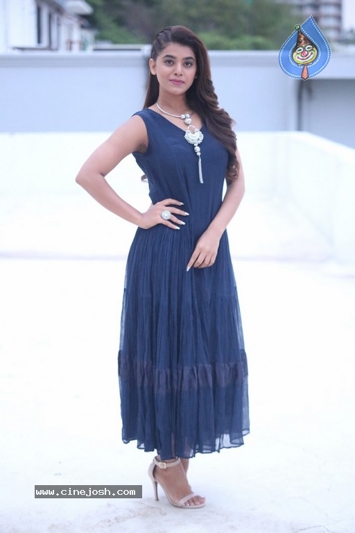 Yamini Bhaskar Photos - 17 / 42 photos