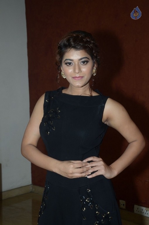 Yamini Bhaskar Stills - 29 / 31 photos