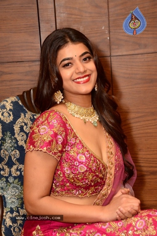 Yamini Bhaskar Stills - 15 / 21 photos