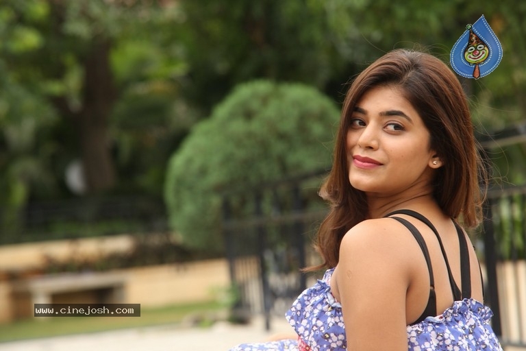 Yamini Bhaskar Stills - 4 / 36 photos