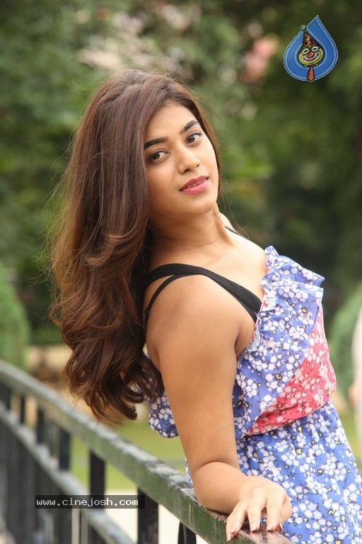 Yamini Bhaskar Stills - 5 / 36 photos