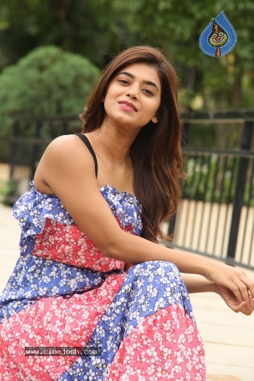 Yamini Bhaskar Stills - 7 / 36 photos