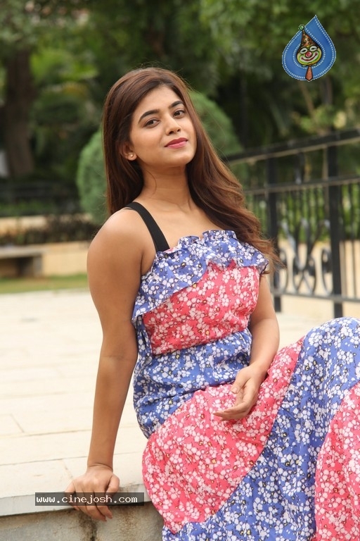 Yamini Bhaskar Stills - 8 / 36 photos